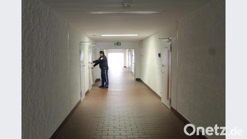 Vergitterte Fenster, an jeder Tür ein Schloss. In der JVA funktioniert nichts ohne Schlüssel. Bild: Evi Wagner