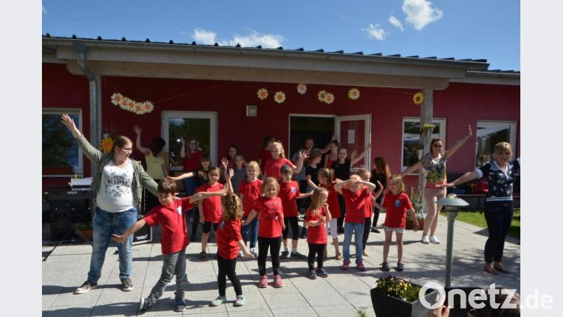 Die &quot;Tanz-Kiddys&quot; des Turnvereins bringen viel Herzensfreude mit ins Pflegeheim Dr. Loew. Bild: dob