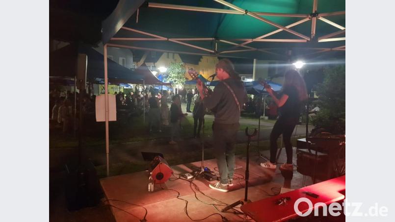 Suzan Baker und Dennis Lüddicke auf dem Gartenfest der Kolpingsfamilie Bild: kaz