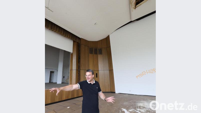 Viel Platz, viel Raum für Wohnungen und Pkw-Stellplätze: Erwin Voit schafft beides im ehemaligen Josefshaus. Bild: WOLFGANG STEINBACER, Wolfgang Steinbacher