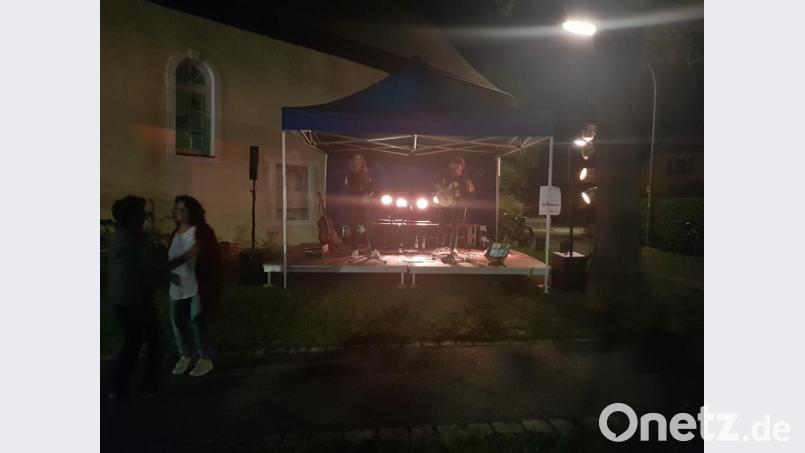 Suzan Baker und Dennis Lüddicke auf dem Gartenfest der Kolpingsfamilie Bild: kaz