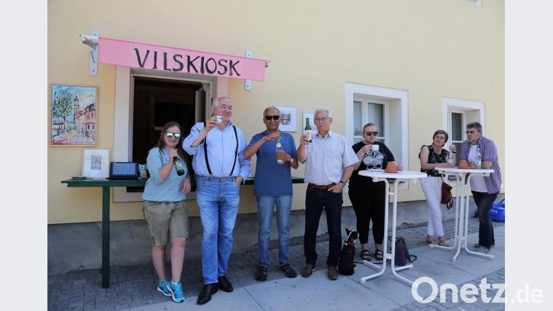 Einige der Organisatoren bei der Eröffnung: Maria Aschenbach, Stefan Reuther, Hans Märten und Norbert Scharf (von links). Schon am frühen Nachmittag kamen die ersten Gäste. Bild: Wolfgang Steinbacher