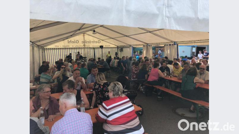 Gut besucht war das Pfingstfest der Feuerwehr Rosall. Bild: exb