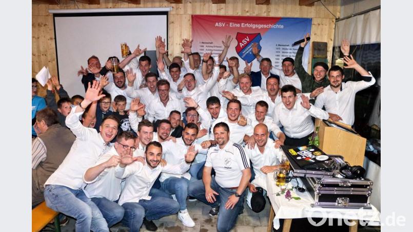Meisterschaftsfeier ASV Haidenaab-Göppmannsbühl Bild: hai