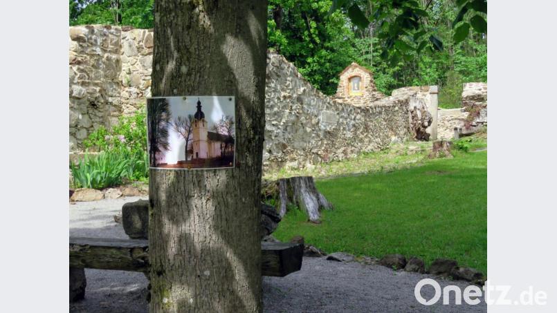 Das Foto der Grafenrieder Kirche und im Hintergrund, was davon blieb. Bild: Gerhard Götz