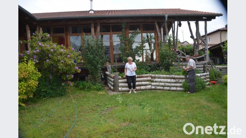 Den Garten pflegen und hegen Uta und Albert Urban als ihr eigenes Reich. Bild: fz