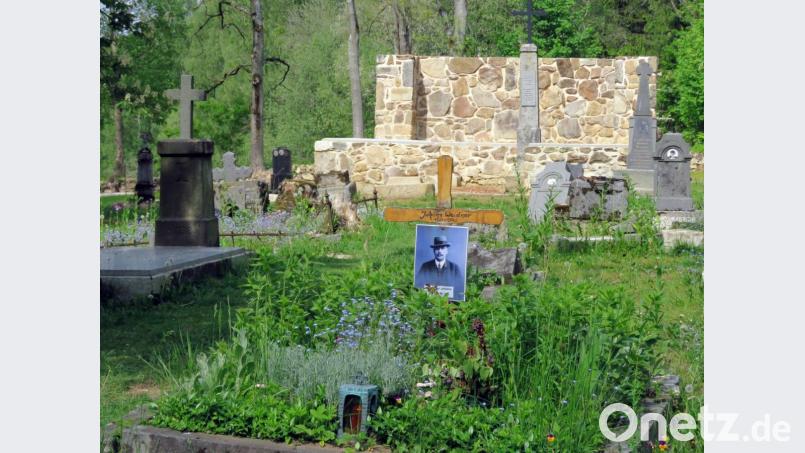 Einzelne Grabdenkmale auf dem Friedhof von Grafenried wurden restauriert und werden gepflegt. Bild: Gerhard Götz