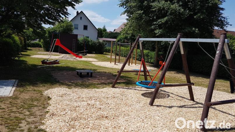 Der Kinderspielplatz am Nelkenweg in Moosbach ist nach umfangreicher Sanierung fertig. Bild: gi