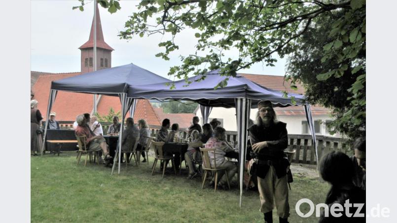 Zahlreiche Besucher genossen den Ausblick auf Spitalkirche und Vorstadt. Bild: exb
