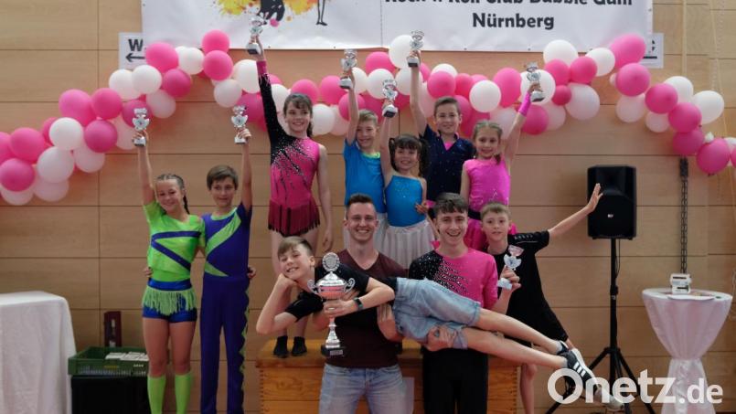 Das erfolgreiche Chili Rockers Team. Jeder holt einen Pokal. Bild: Martin Stubenvoll/exb