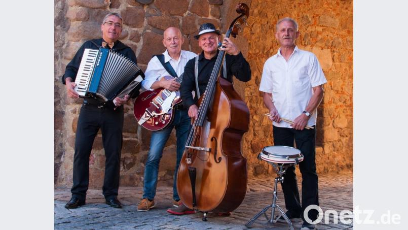 Die „Jukebox Heroes“ spielen beim Sommerfest im Freibad auf. Bild: exb