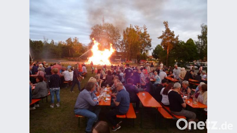In Weiherhammer brennt das Johannisfeuer. Bild: bk