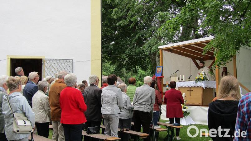 Pater Tomasz Rostek CR zelebriert den Festgottesdienst. Bild: sck