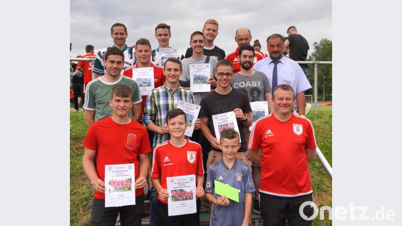 Die Gewinner der Förderkreis Fußball-Marktmeisterschaften mit den Torschützenkönig Julian Grünauer (vorne Zweiter von rechts). Bild: fvo