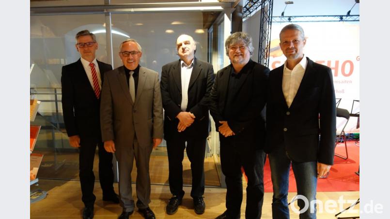Sie eröffneten im Salzstadel die 35. Ausgabe der „Tage Alter Musik Regensburg“: Franz-Xaver Lindl von der Sparkasse, Bürgermeister Jürgen Huber sowie die Initiatoren Stephan Schmid, Ludwig Hartmann und Paul Holzgartner (von links). Bild: wsu