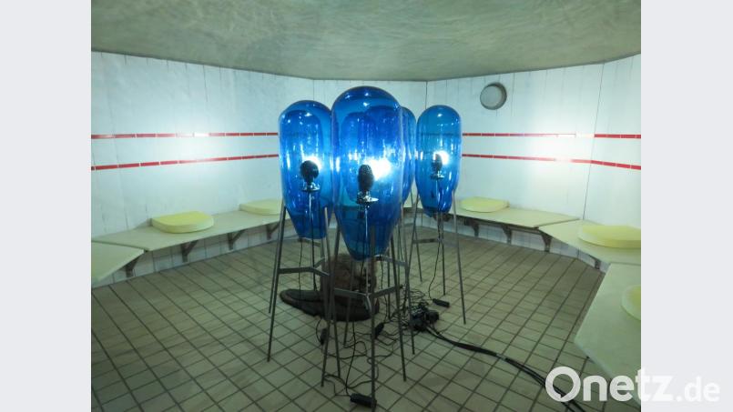 Installation von Axel T. Schmid im ehemaligen Dampfbad. Bild: ubb