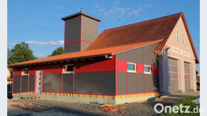 In Eigenregie erweitern die Speinsharter Brandschützer ihr Feuerwehrgerätehaus. Auch aus der Vereinskasse fließt viel Geld in das Projekt. Bild: do