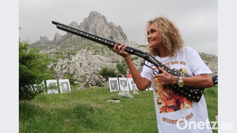 Hella Brice mit Silberbüchse. Bild: Kunz