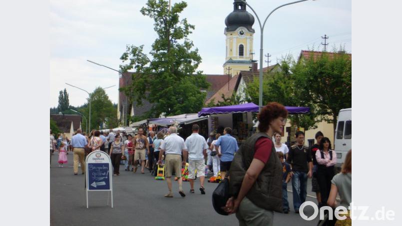 Am Kirchweihsonntag werden wieder viele Fieranten den Besuchern ihre Waren anbieten. Bild: jml