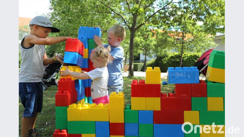 Stein auf Stein, bald wird das Lego-Häuschen fertig sein. Bild: Wolfgang Steinbacher