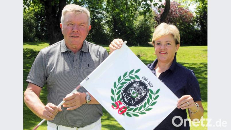 GLC-Präsident Harald Thies (links), seit 28 Jahren selbst Golfer und seit 1990 Mitglied in Schmidmühlen, und seine Frau Paula (rechts) freuen sich auf das 50-jährige Jubiläum. Bild: lst