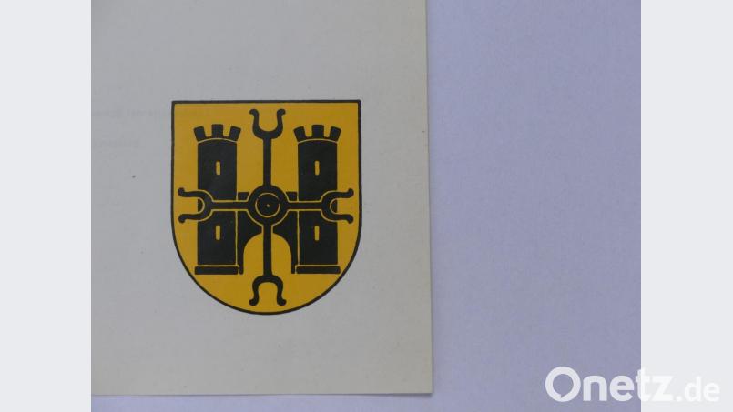 Die Symbolik des Wappens der Gemeinde Eschenbach verweist auf die Stammburg der Freiherrn von Eschenbach an der militärisch und wirtschaftlich sehr günstigen Lage in der Nähe des Zusammenflusses von Rotbach und Reuss. Bild: rn