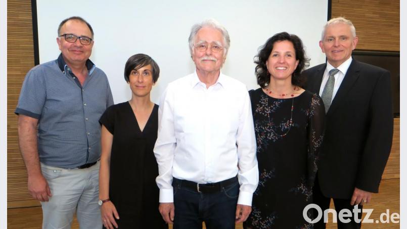 Sonderschulrektor Michael Zirngibl, Seminarrektorin Annegret Sterz, Sozialwissenschaftler Dr. Martin Wellenreuther, Regierungsschuldirektorin Christina Bergmann und Regierungsschuldirektor Hans Hilburger (von links) sprachen bei der Auftaktveranstaltung "Forum Lernen Inklusiv" in der Oberpfalzhalle. Bild: Hirsch