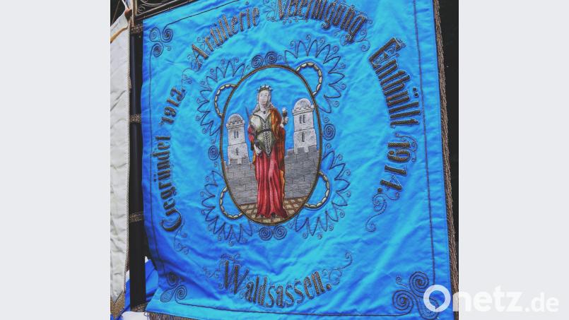 Die Vorderseite der Standarte der Artillerie-Vereinigung Waldsassen, die an Fronleichnam 1919 um 7 Uhr geweiht wurde. Archivbild: Robert Treml/exb