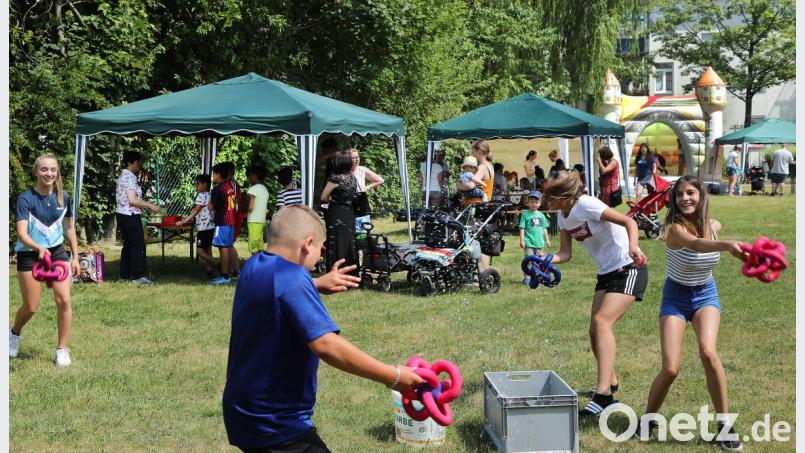 Bei 31,5 Grad sind Wasserspiele eine willkommene Erfrischung. Bild: Wolfgang Steinbacher