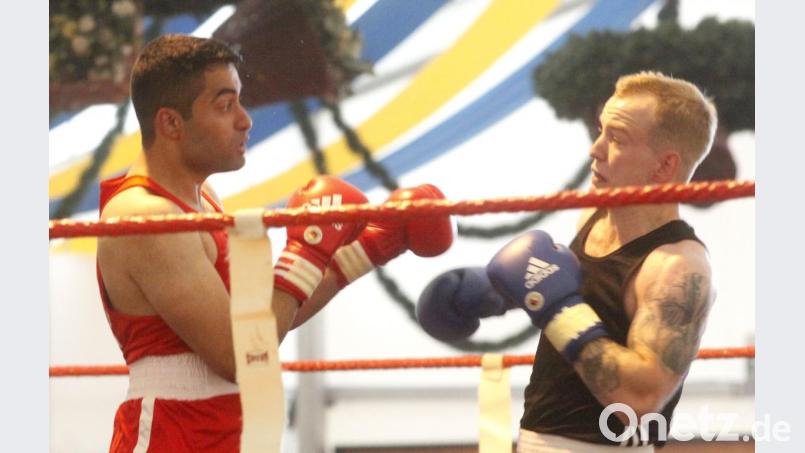 Die Boxer aus der Kreisstadt überzeugten bei den Kämpfen im Festzelt. Bild: Hirsch