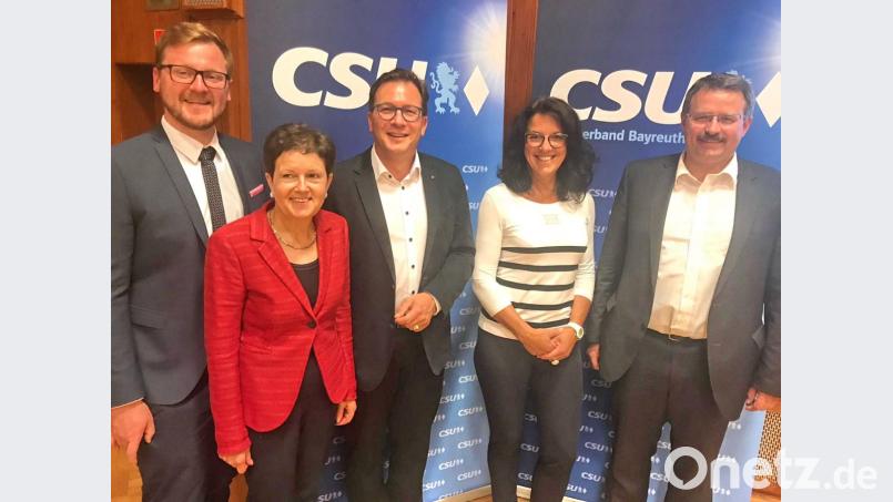 CSU-Kreischefin Gudrun Brendel-Fischer (Zweite, von links) wurde bei der Kreisdelegiertenversamnmlung in ihren Amt bestätigt. Bild: hai