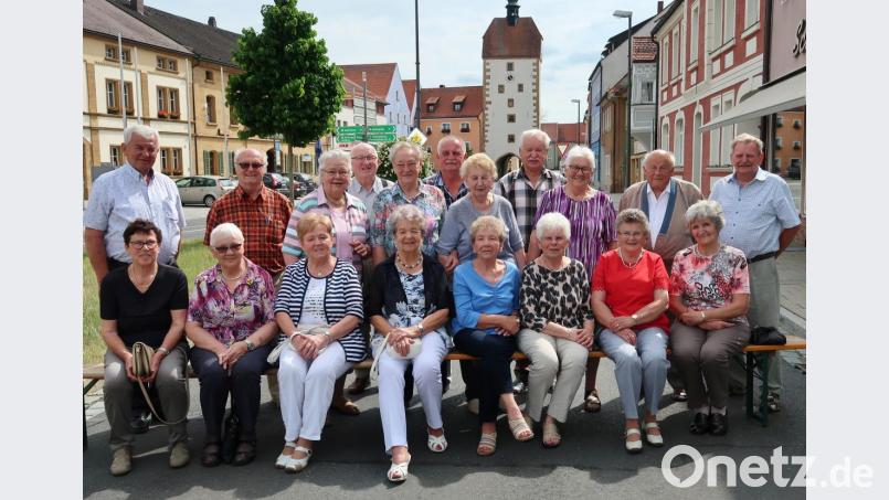 In froher Runde versammelte sich der Schülerjahrgang 1939 zum Klassentreffen in Vilseck. Bild: rha