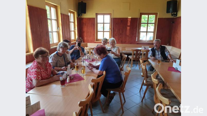 Viel Neues lernten die Teilnehmer beim Smartphonekurs des Generationen-Netzwerks. Bild: njn