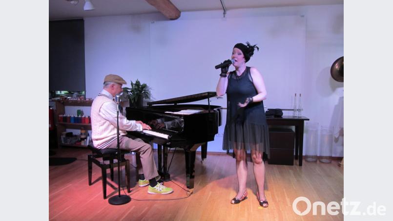 Scarlett Andrews und Christian Christl begeisterten alte und neue Fans für ihren eleganten Mix aus Vaudeville Blues und Boogie Woogie. Bild: aks