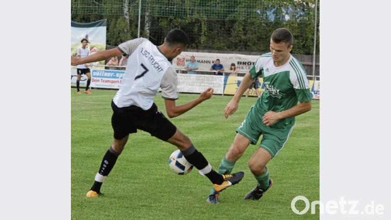 Der SV Mitterteich (rechts Mauricio Göhlert) bestreitet am Mittwoch bei Bezirksliga-Aufsteiger FC Rehau sein erstes Vorbereitungsspiel. Bild: gb