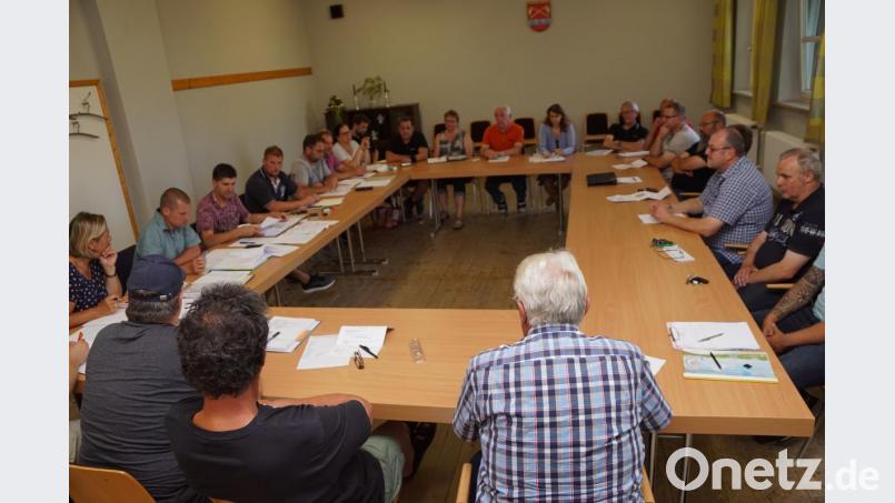 Das Organisationsteam traf sich am Montagabend für die letzte Besprechung vor dem Bürgerfest in Immenreuth. Bild: bkr