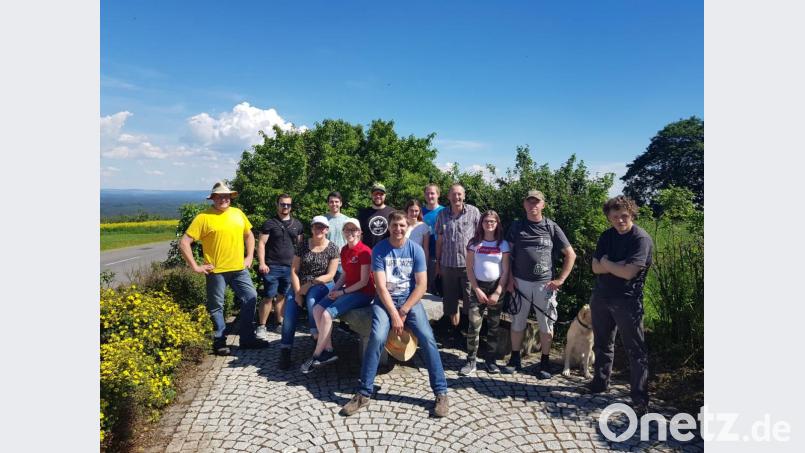 Bis zum Lichtkreuz in Pfaben führte die Wanderung des Schützenvereins Edelweiß Siegritz. Bild: njn