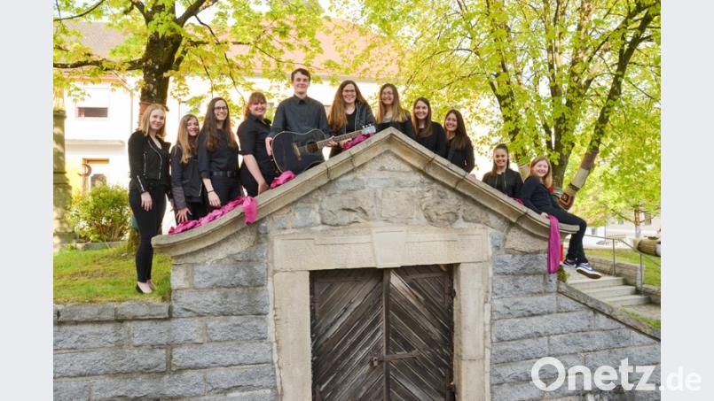 Die U-20-Gruppe des Chors "Ganz &amp; Gar" überzeugte bei einer Jugendvesper und probt seither auch eigenständig. Bild: Gabi Böckl/exb