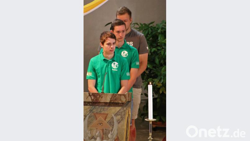 „Lasst uns eine lebendige Kirche sein, in der wir uns alle wohlfühlen“, baten die Jugendlichen in den Fürbitten. Bild: Nicole Koller