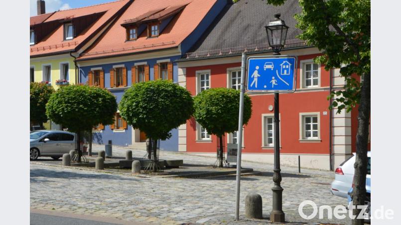 Im gesamten Bereich des mittleren Marktplatzes gilt der verkehrsberuhigte Bereich, den auch Radfahrer nutzen dürfen. Allerdings nur in Schrittgeschwindigkeit. Bild: dob
