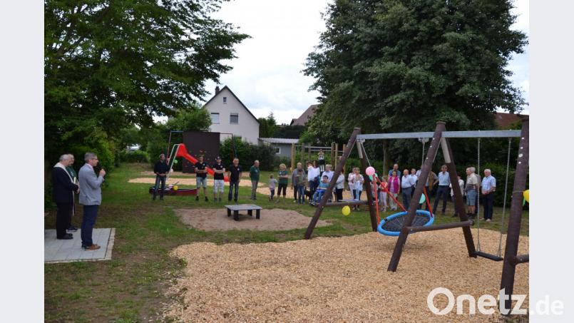 Ehrengäste und zahlreiche Kinder mit ihren Familien nahmen an dem Festakt teil. Bild: gi