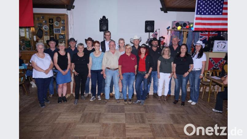 Die Teilnahme war für die einzelnen Gruppen Ehrensache. Im Bild die Vertreter der Linedance-Vereine. 	Bild: nib Bild: nib