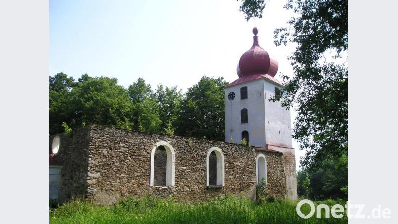 In der ehemaligen Pfarrkirche St. Johannes der Täufer, auch bekannt als „Kirche ohne Dach“, findet an diesem Samstag, 22. Juni, um 11 Uhr wieder ein Gottesdienst mit Totenehrung statt. Bild: fsc