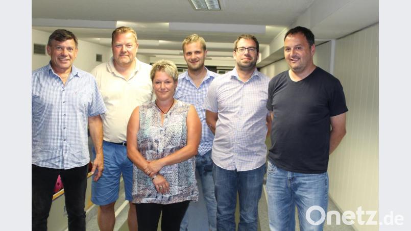 Die neue Führungsmannschaft des Sportkegelclubs „Alle Neune“ mit (von links) stellvertretendem Vorsitzenden Dieter Steinhauser, Sportwart Martin Rother, Kassenwartin Alexandra Schüßler, Schriftführer Daniel Schenkl, stellvertretendem Sportwart Tobias Steinhauser und Vorsitzendem Thomas Haberkorn. Bild: hä