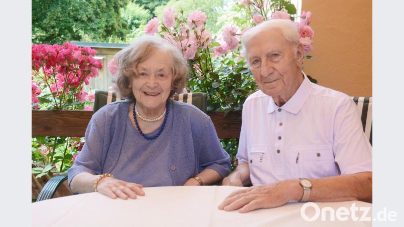 Sie sind seit über 60 Jahren ein Paar und feiern bald - im Abstand von wenigen Tagen - den 90. Geburtstag: Eva und Max Kunz, der als ehemaliger Bundestagsabgeordneter noch bestens bekannt ist. Bild: Gabi Schönberger