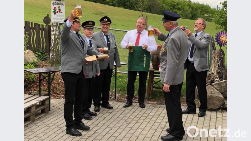 Patenbitten bei der Krieger- und Soldatenkameradschaft Wutschdorf-Freudenberg (von links): Andreas Schönberger, Norbert Schwendner, Wolfgang Zitzler, Bürgermeister Josef Reindl, Hubert Eckl und Hubert Basler. Bild: gri
