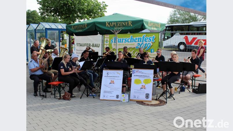 Für die musikalische Unterhaltung sorgte am Nachmittag die Jura-Blaskapelle Pilsheim. Bild: sön