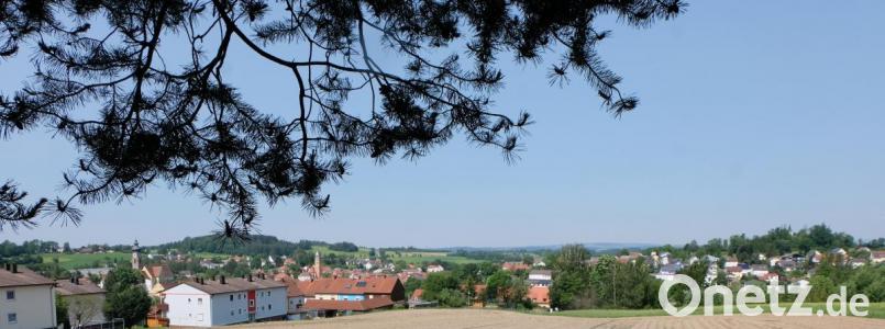 Der Hans-Kett-Lug, ein Aussichtspunkt, den der Flosser OWV pflegt, lohnt sich immer für eine Zwischenstation auf einem Spaziergang. Bild: le