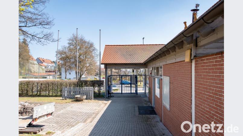 Noch sieht der Eingangsbereich im Freibad aus wie immer. Bald wird sich hier aber einiges ändern. Ein neues Kassensystem mit Ticketautomat ersetzt die bisherige Saisonkraft an der Kasse. Bild: pml
