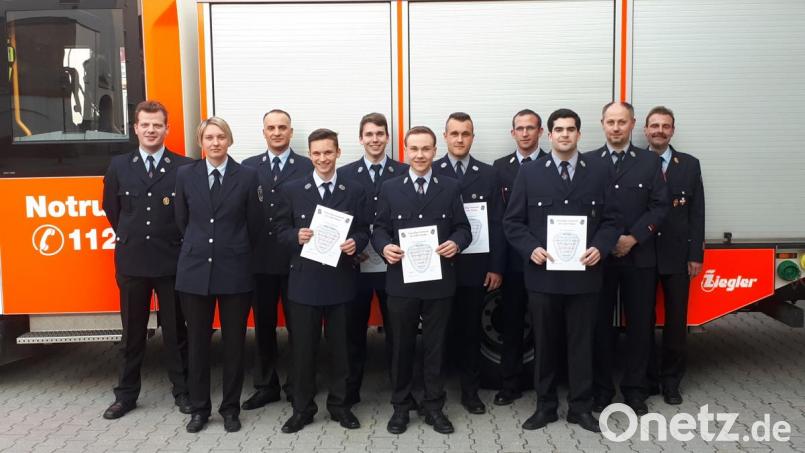 Die Feuerwehrleute sind die neuen Atemschutzträger der Feuerwehren Weiden und Bechtsrieth. Bild: exb